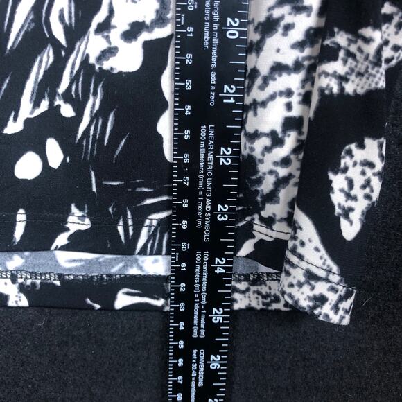 Chicos Womens Blouse Black White Abstract Easywear Faux Wrap Sleeveless 1 (M) - Picture 8 of 11